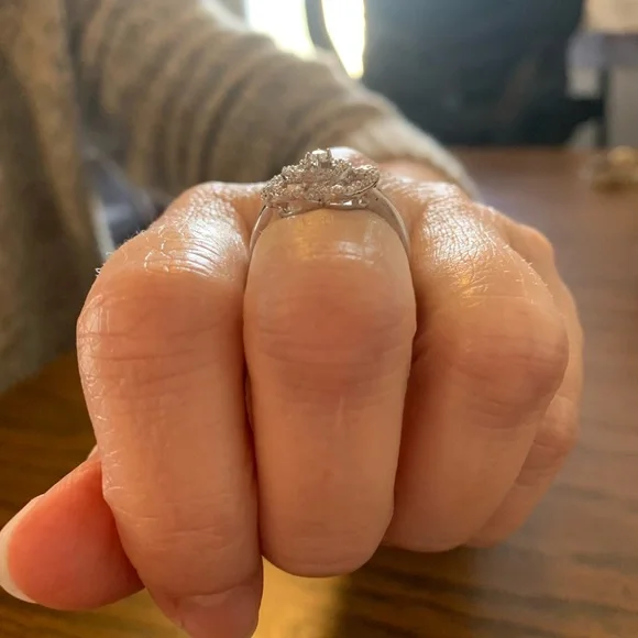 Brilliant White Sapphire Open Floral Sterling silver 925 Ring Size 7 - Picture 10 of 10